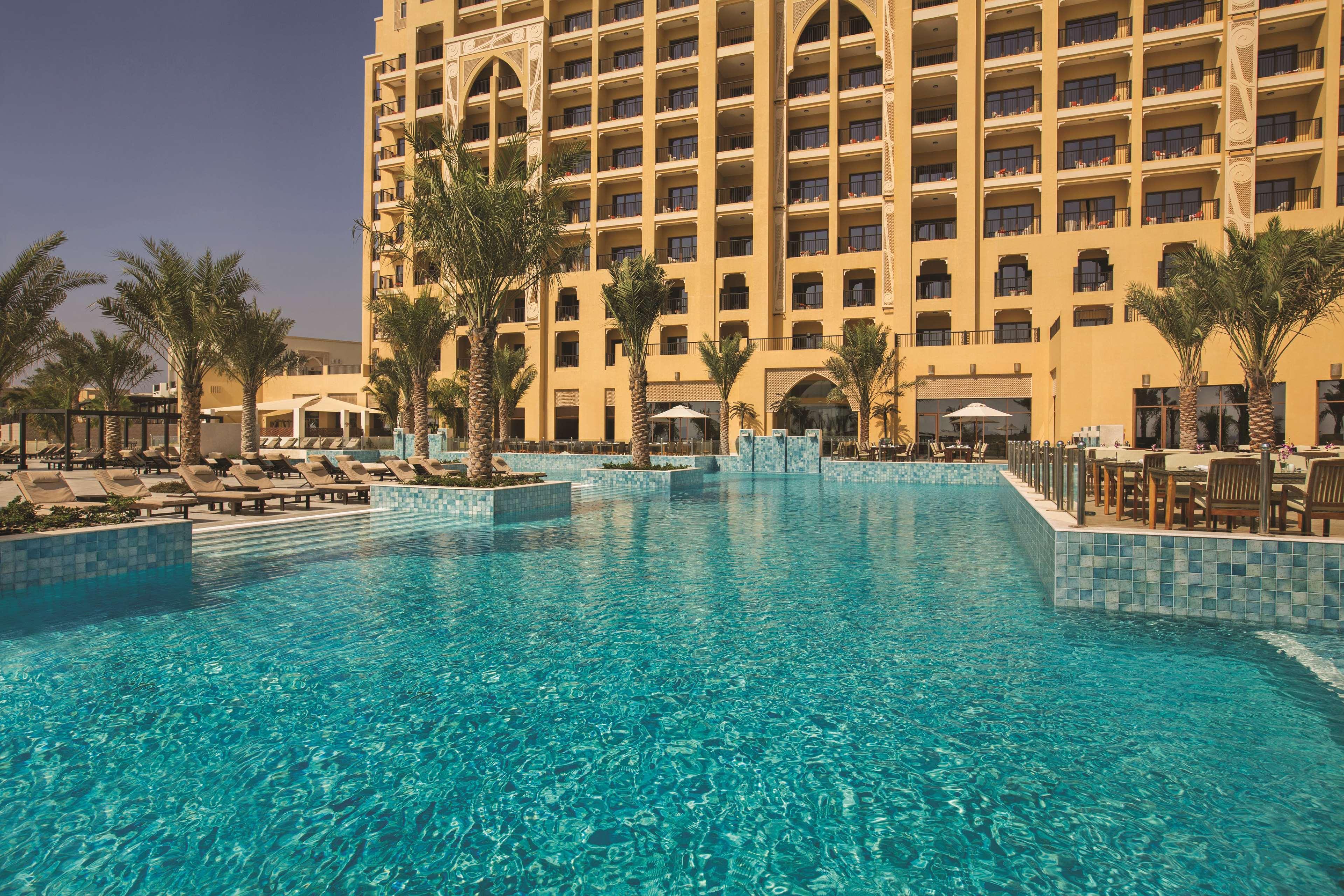 Doubletree By Hilton Resort & Spa Marjan Island Ras al-Khaimah Exterior foto The pool at the Jumeirah Beach Hotel