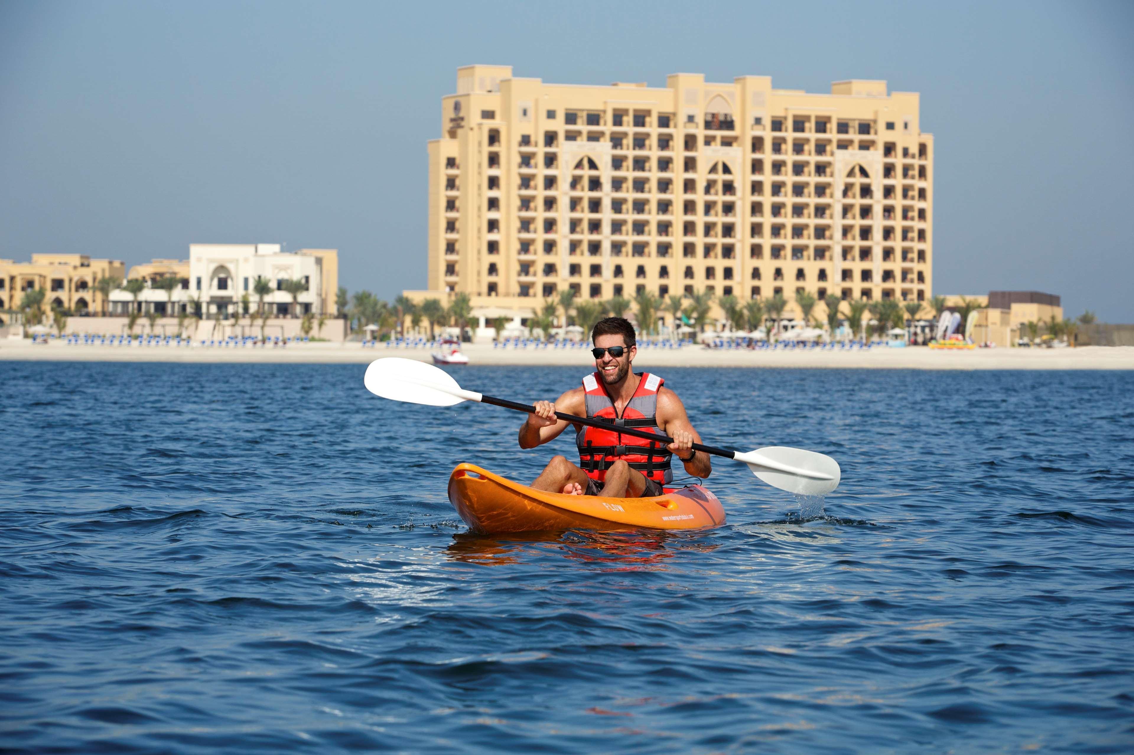 Doubletree By Hilton Resort & Spa Marjan Island Ras al-Khaimah Exterior foto Kayaking at Jumeirah Beach Hotel