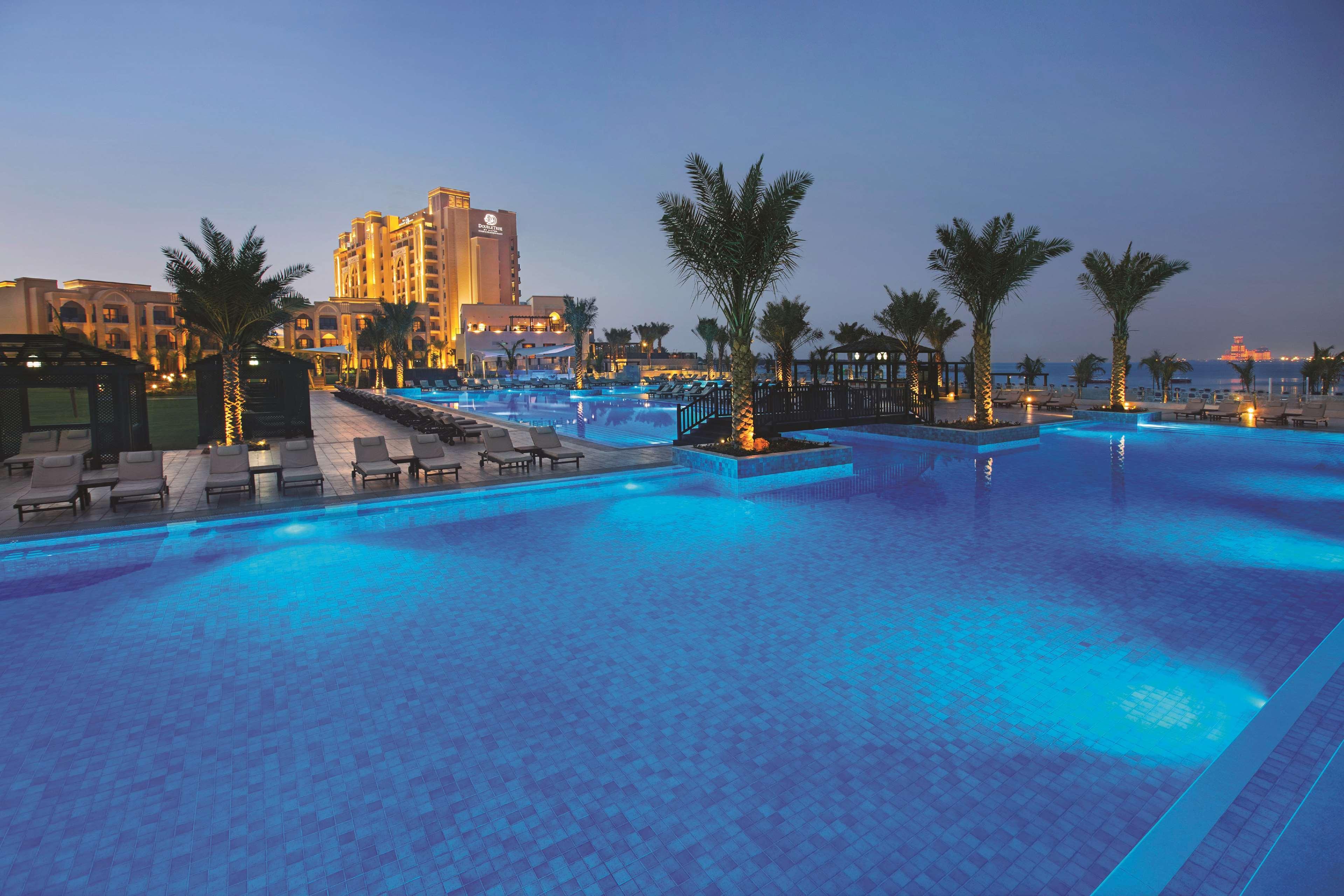 Doubletree By Hilton Resort & Spa Marjan Island Ras al-Khaimah Exterior foto The pool at the Atlantis, The Palm