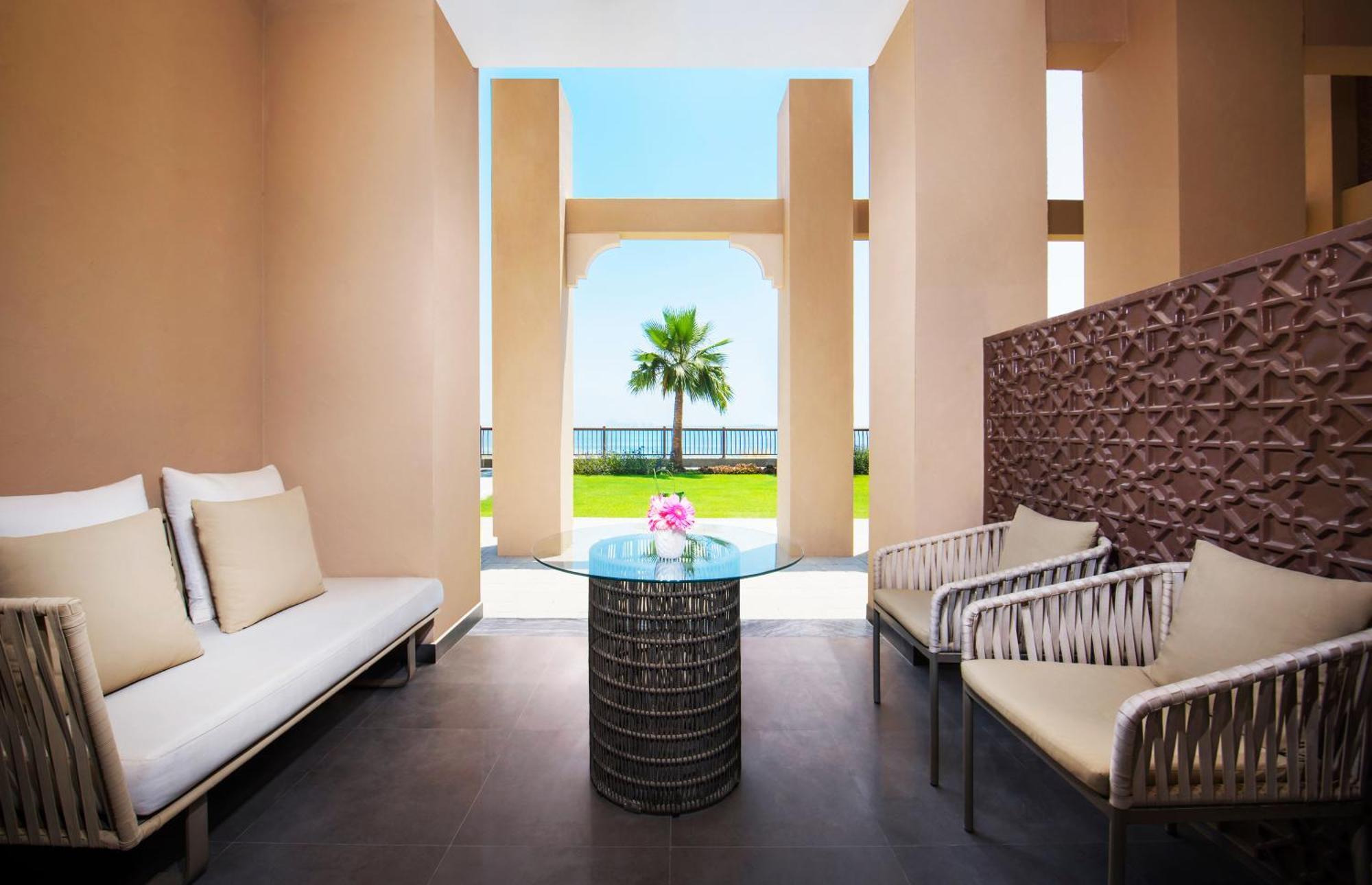 Doubletree By Hilton Resort & Spa Marjan Island Ras al-Khaimah Exterior foto A room at the Westin Maldives