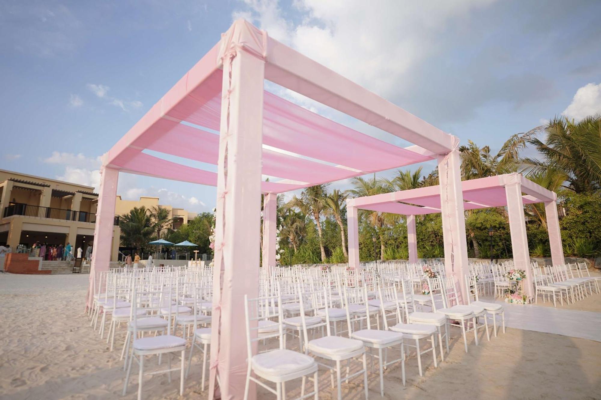Doubletree By Hilton Resort & Spa Marjan Island Ras al-Khaimah Exterior foto A beach wedding in Cancun, Mexico